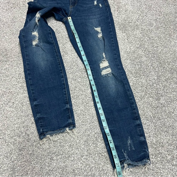 Judy Blue Jeans Womens 1/25 Blue Dark Wash Relaxed Fit Distressed Denim JB88304 - Picture 2 of 8